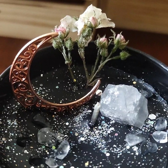 Lunar Eclipse 6oz Hand Poured Candle - Picture 3 of 16